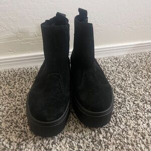 PUMA Suede Chelsea Boots